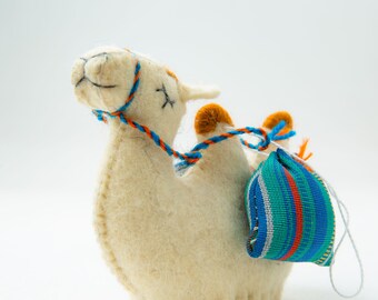 Caravan Camel Merino felted wool toy Nursery decor Car mirror hanging Kyrgyz ornament Miniature zoo animal creatures for party favor gift