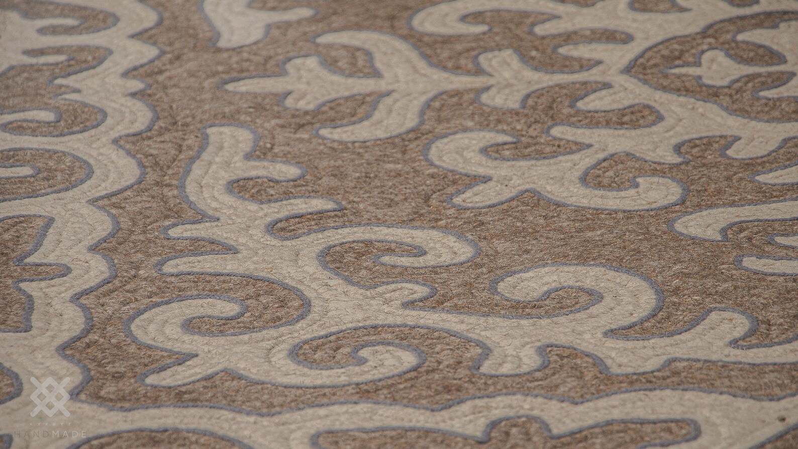 Grau weißer traditioneller Filzteppich auf Bestellung Kyrgyz | Etsy