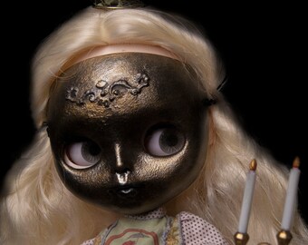 creepy blythe doll