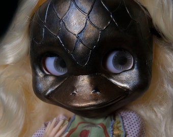 creepy blythe doll