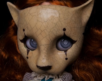 creepy blythe doll