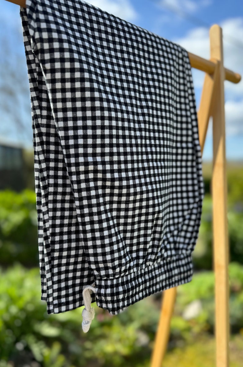 Womens/Girls Black and White Check Capri Pants Small image 5