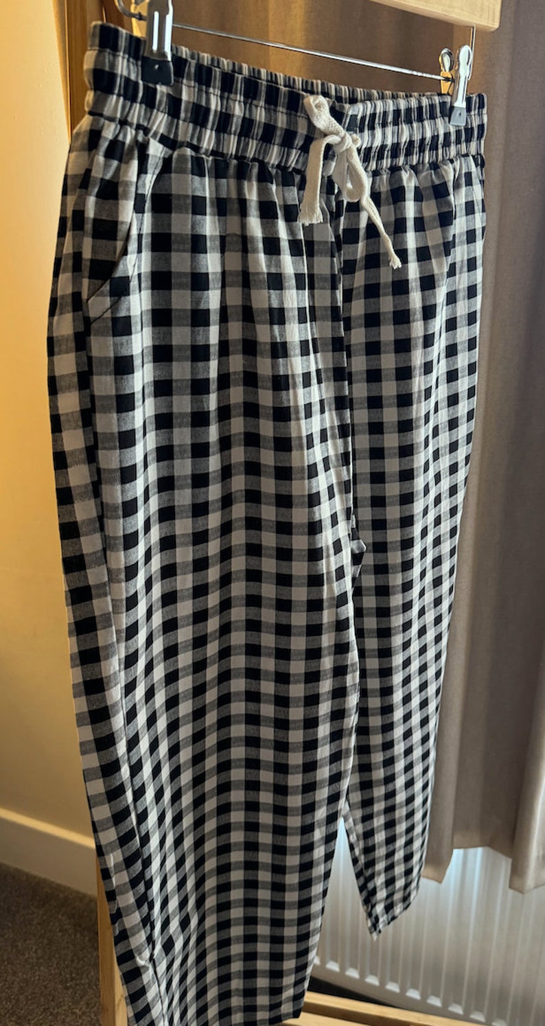 Womens/Girls Black and White Check Capri Pants Small image 8