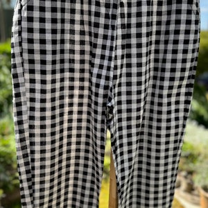 Womens/Girls Black and White Check Capri Pants Small image 2