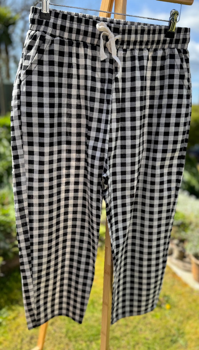 Womens/Girls Black and White Check Capri Pants Small image 2