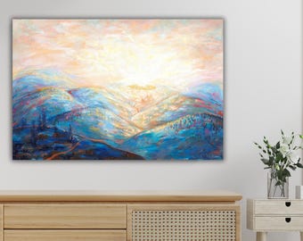 Puede incluir: Pintura abstracta de una cordillera con una luz dorada brillante que brilla a través de los picos. El cielo es de un rosa y naranja suave, y las montañas son una mezcla de azul, verde y morado.