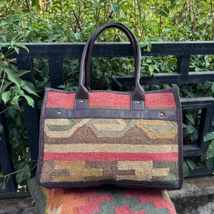 Kelim Jute Einkaufstasche für Frauen, handgefertigte Stammes-Muster-Handtasche, umweltfreundliche Teppich Geldbörse, ethnische Schultertasche, Geschenk Boho Stil
