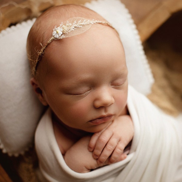 Entzückendes weißes Haarband mit natürlichem Skelettblatt, Neugeborenen Fotografie Requisite, Fotoshooting Accessoire, Raffhalter, Heiligenschein