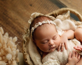 Fabulous light tan taupe beige headband with lovely tiny bows and natural preserved baby wreath, photoshoot prop, baby halo,backtie headband