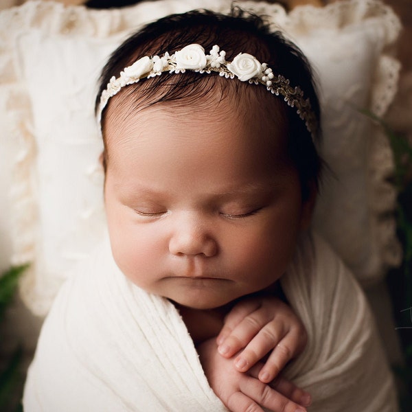 Beau serre-tête ivoire/doré, halo de fleurs de bébé, accessoire de photographie de nouveau-né, accessoire de séance photo, accessoire d'embrasse, bandeau pour bébé