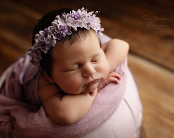 Prachtige lichte lavendel bloemenkrans met hortensia bloesems en natuurlijk groen, vintage stijl, pasgeboren hoofdband, hoofdband voor baby's