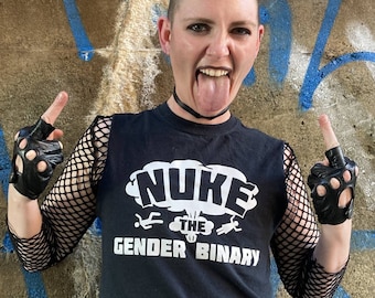 Nuke the Gender Binary camiseta de algodón no binario de género queer