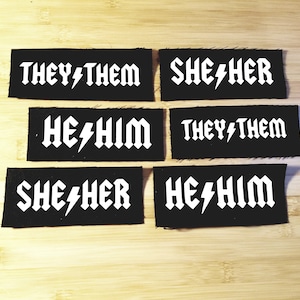 Classic Rock naai-on voornaamwoord patches - Zij / hen, Hij / hem, Zij / haar, neopronouns, enz!