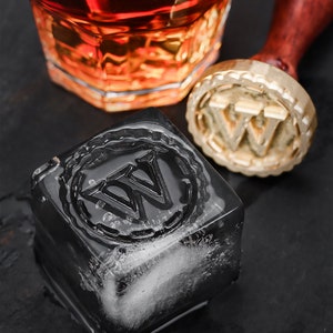 Personnalisez votre logo, un moule à glace personnalisé, un cadeau pour barman, un logo personnalisé en forme de cube de glace pour des glaçons.