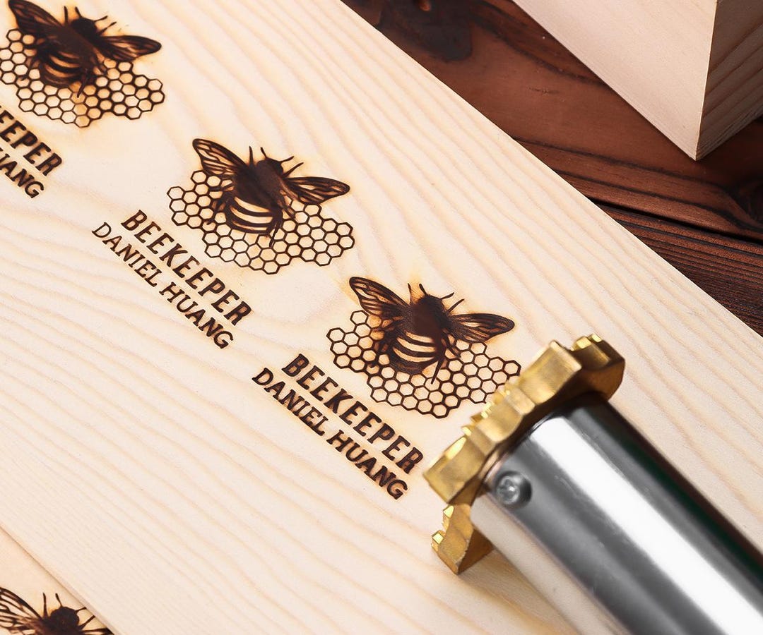 Produktbild von Elektrischer Bienen-Entferner – Kabellos, Mit Lithium-Akku, 0-2700 U/min, 0-7 Gänge, Anti-Rutsch-Griff – Praktisches Imkerei-Werkzeug Zum Sanften Abschütteln Von Bienen