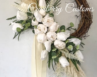 White tulip wreath. Pampas wreath. Pampas grass wreath. White flower wreaths. Eucalyptus wreath. White and cream wreath. Spring wreaths.