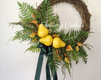 Fall Pear wreath. Pear wreath. Yellow pear wreath. Fall wreath. Fall fern wreath. Fruit wreath. Wreath with pears. Wreaths.