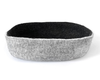 Handgemaakte wollen kattenmand: modern zwart-wit huisdierbed