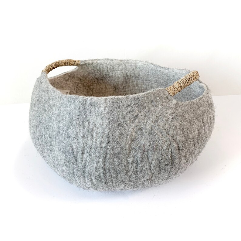 Black Wool Basket Cat Bed, Handmade Wool Basket, Wool Basket for Plants, Modern Cat Bed, Hand Felted Wool, Pet Toy Organization & Storage image 9