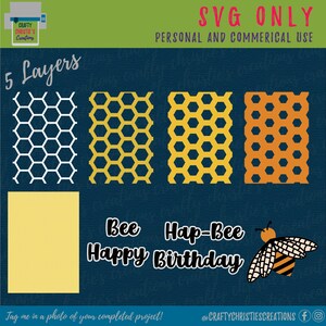 Op de afbeelding: Een digitale download van vijf gelaagde SVG-bestanden voor een verjaardagskaart met een bij-thema. De kaart heeft een honingraatpatroon in geel, oranje en wit, met de tekst "Bee Hap-Bee Happy Birthday".