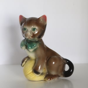 Royal Copley Kitty with Yellow Ball of yarn Planter, Cat Planter for Succulents, Cat Lovers Gift, Kitty With Yarn, Cat Planter,