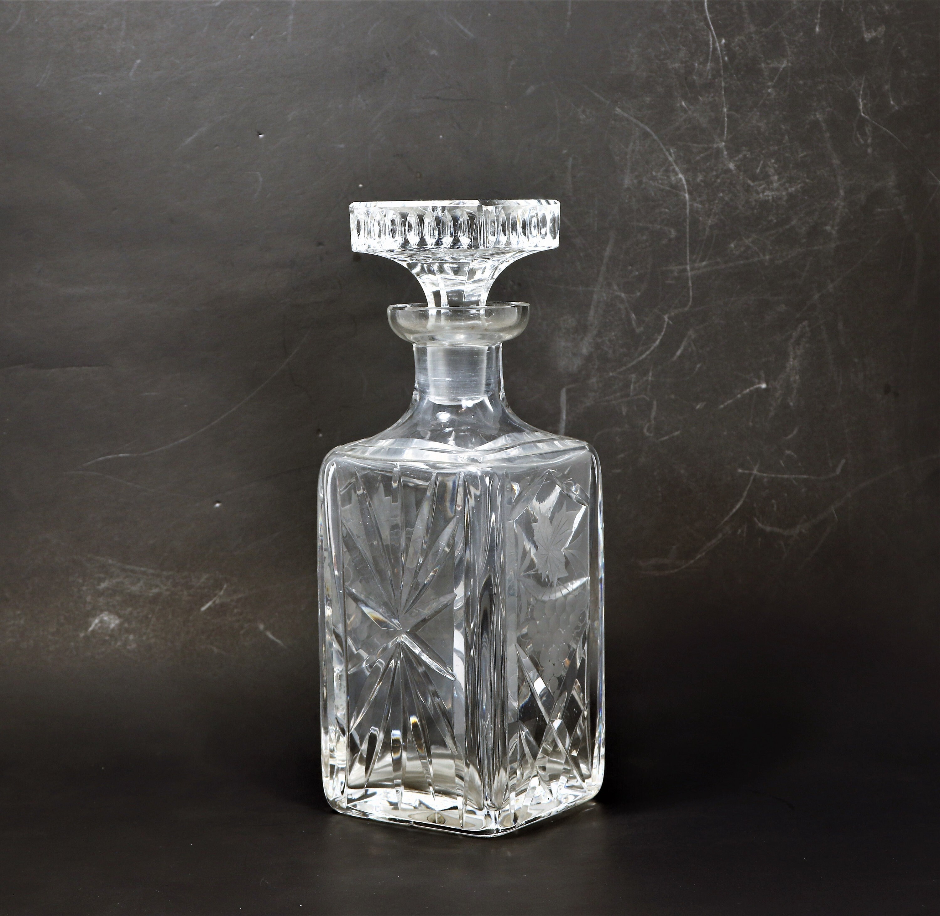 Etched Floral Glass Decanter – Madame de la Maison