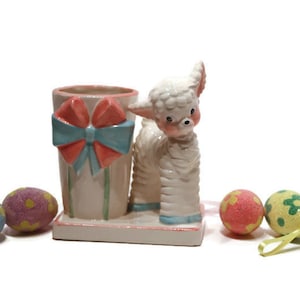 Lamsplanter met roze en blauwe strik kraamcadeau, pasgeboren cadeau, paasdecor,
