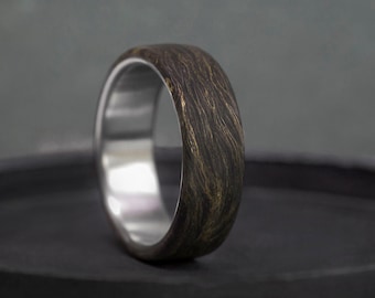 Titanium mannen ring, gesmeed koolstof met oude gouden vlokken band, verlovingsring, heren trouwring, verjaardagscadeau