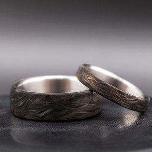 Parure d'alliances en titane - anneaux en feuille d'or et fibre de carbone, gravure gratuite