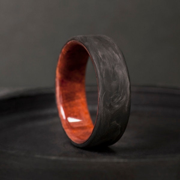 California Redwood Forged Carbon ring, trouwring, paar ringen, verlovingsring, klassieke herenring, cadeau voor haar.