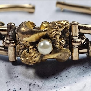 Antikes viktorianisches Jugendstil-Armband aus vergoldetem Gold mit grüner Saatperle (12 Karat).