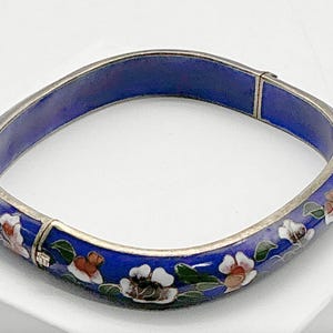 Antique Chinese Republic Cobalt Blue Cloisonné Floral Hinged Bangle, 8.5-Inch Squared Enamel Bracelet