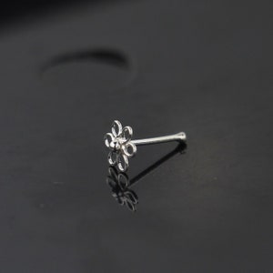 Sterling Silver,Diamond NP1057 Flower Nose Stud At ₹ 999/piece In Mumbai - Foto 5
