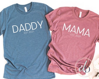 Mom Mama est shirt, Daddy est t-shirt, Pregnancy announcement shirt, BABY announcement tshirt, Matching mom and dad shirt, baby shower gift