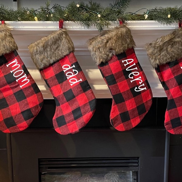 Medias familiares personalizadas, cuadros de búfalo, medias de Navidad, medias de Navidad de piel a cuadros rojos, nombre personalizado calcetín de Navidad, personalizado