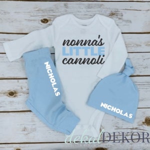 Nonnas Little Cannoli Baby/ Toddler Outfit | Macacão de bebê personalizado® | Roupa com nome personalizado | Presente personalizado para bebê | Roupa para menino