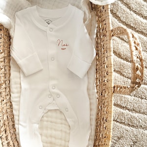 Pyjama bébé en coton à personnaliser Prénom Naissance Maternité Grossesse Cadeau Baby shower Vêtement Papa Maman image 1