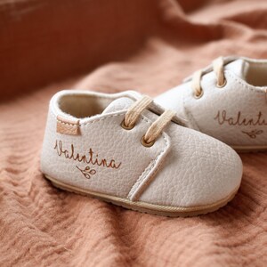 Chaussures bébé - Beige - à personnaliser - Prénom - Bébé - Enfant - Cadeau - Naissance - Anniversaire - Baptême - Mariage