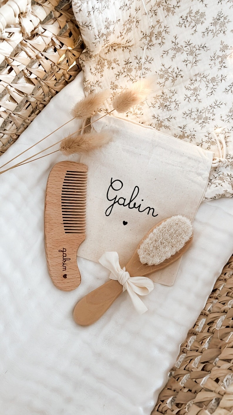 Brosse à cheveux en bois poils doux à personnaliser Enceinte Bébé Enfant Naissance Baby shower Cadeau Prénom Grossesse image 1