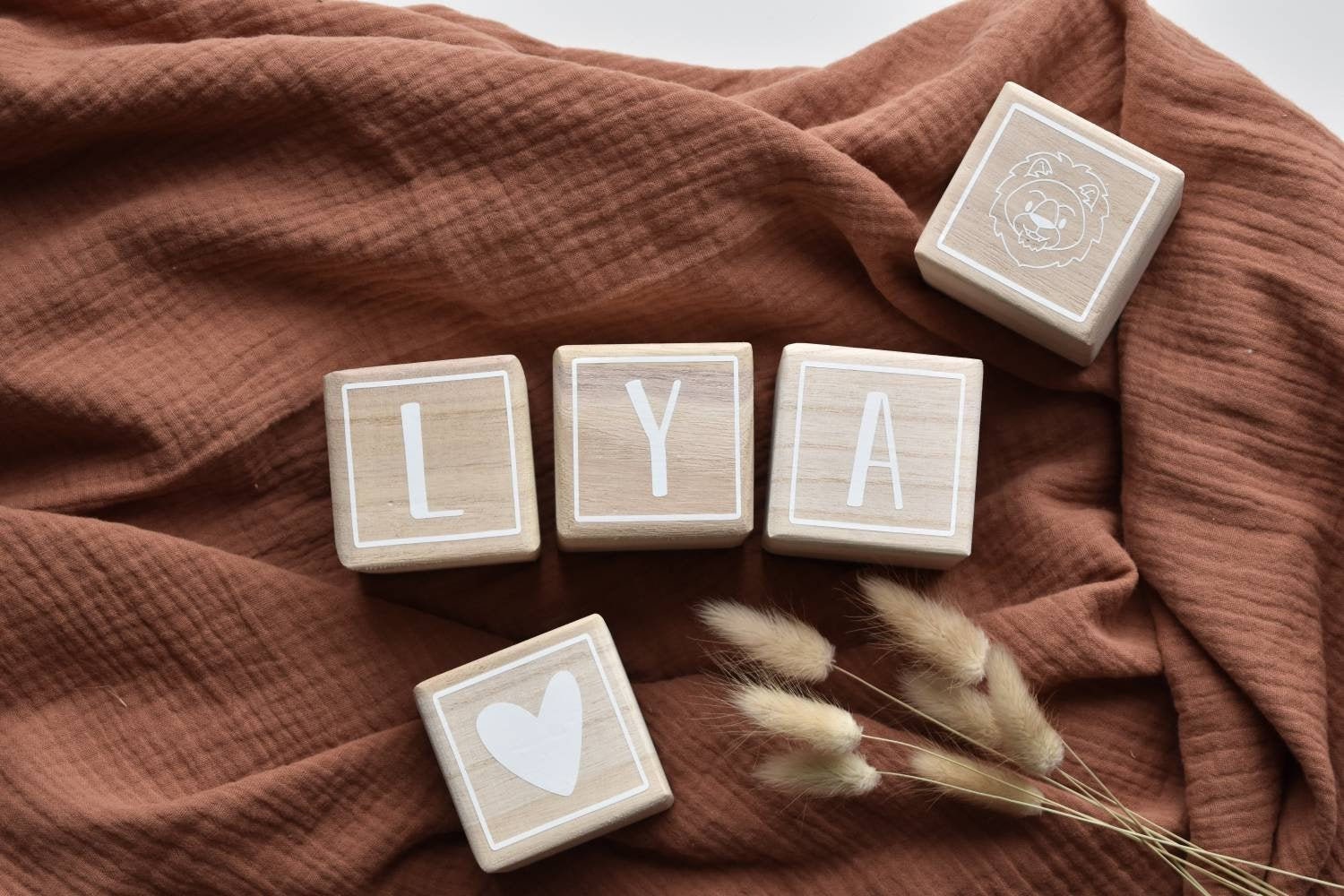 Cube en Bois - Personnalisable Fond Bois | Prénom, Décoration, Baptême, Mariage, Baby Shower Etc.