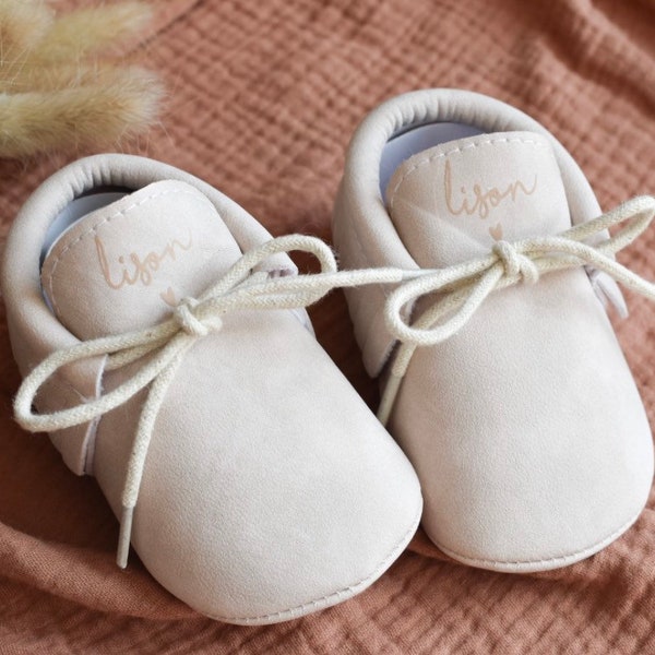 Chaussures bébé à franges  - Beige - à personnaliser - Prénom - Enfant - Cadeau - Naissance - Baby shower - Grossesse - Mariage