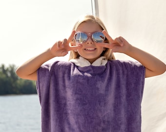 Poncho de algodón morado de rizo: diseño surfero, ideal para playa infantil