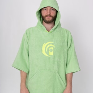 Surf & Strand Poncho mit Ärmeln, Hellgrünes Kapuzenhandtuch, Bademäntel