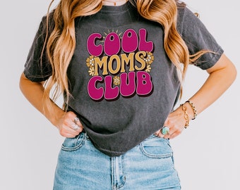 Cool Moms Club Groovy Floral Comfort Colors Camiseta cuadrada para mujer, Día de las Madres, Regalo de cumpleaños de mamá, Mejor mamá, Era de mamá, Regalo de mamá, Camiseta cómoda de gran tamaño