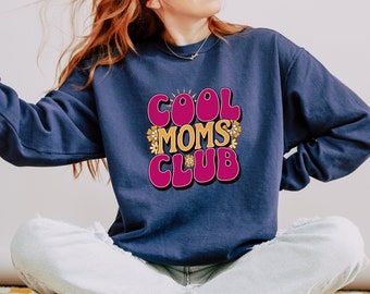 Cool Moms Club Groovy Floral Comfort Colors Sudadera, Día de las Madres, Regalo de cumpleaños de mamá, Mejor mamá, Maternidad, Era de mamá, Regalo de mamá, Camiseta cómoda