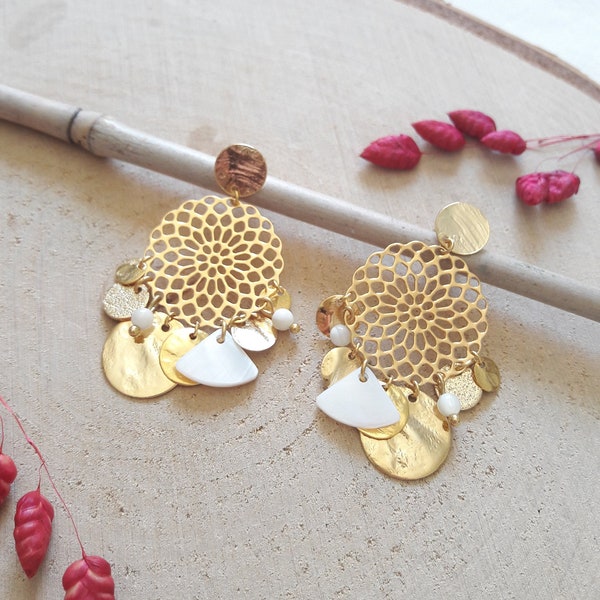 Boucles d'oreilles dorées or nacre sequins estampes