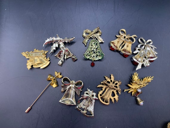 Vintage Christmas.  Lot 5.  Vintage Bells, Bows a… - image 3