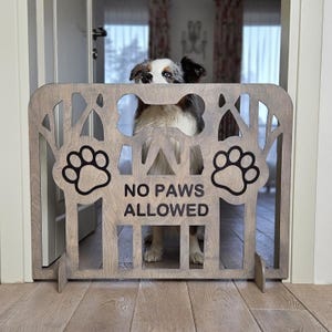 Puerta de tope para perros personalizada con asa de hueso: separador portátil de madera para cachorros / barrera sin taladros para uso doméstico, tope de madera para salchichas