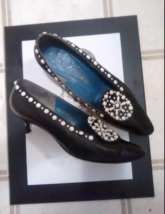 Berger's Buffalo vintage black leather piano heel