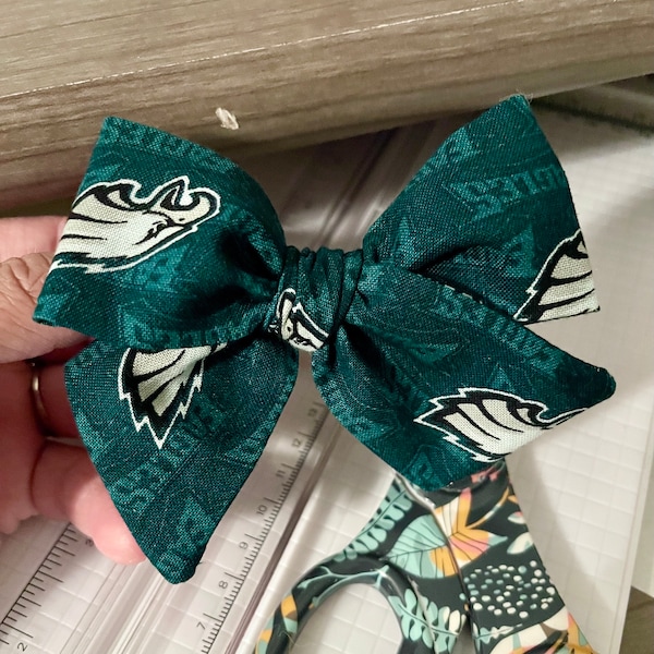 Philadelphia Eagles knot bow baby headband/ football nylon headband/ eagles headband/ nylon band